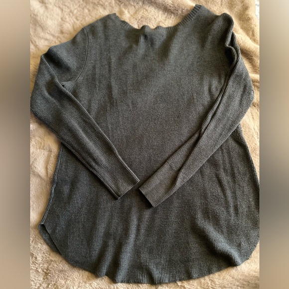 AE - Top - Picture 3 of 3